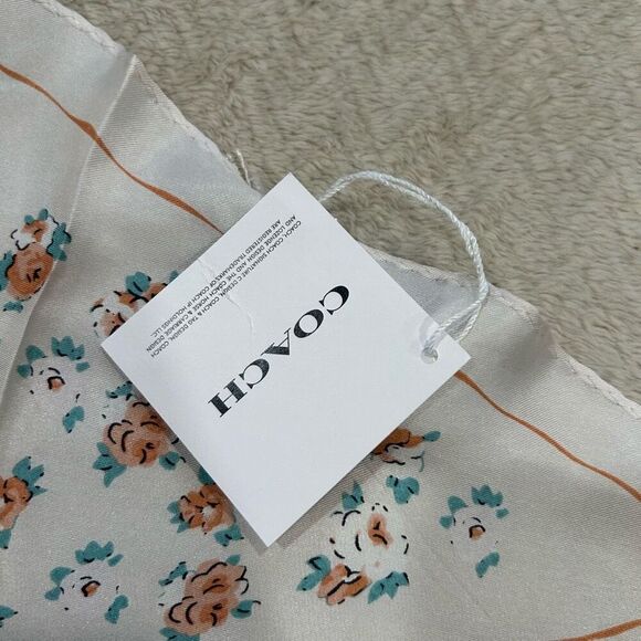 NWT Coach Tea Rose Print Silk Diamond Scarf - Picture 8 of 8